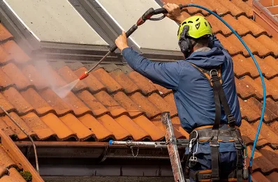 Démoussage et hydrofuge de toiture à Belcaire